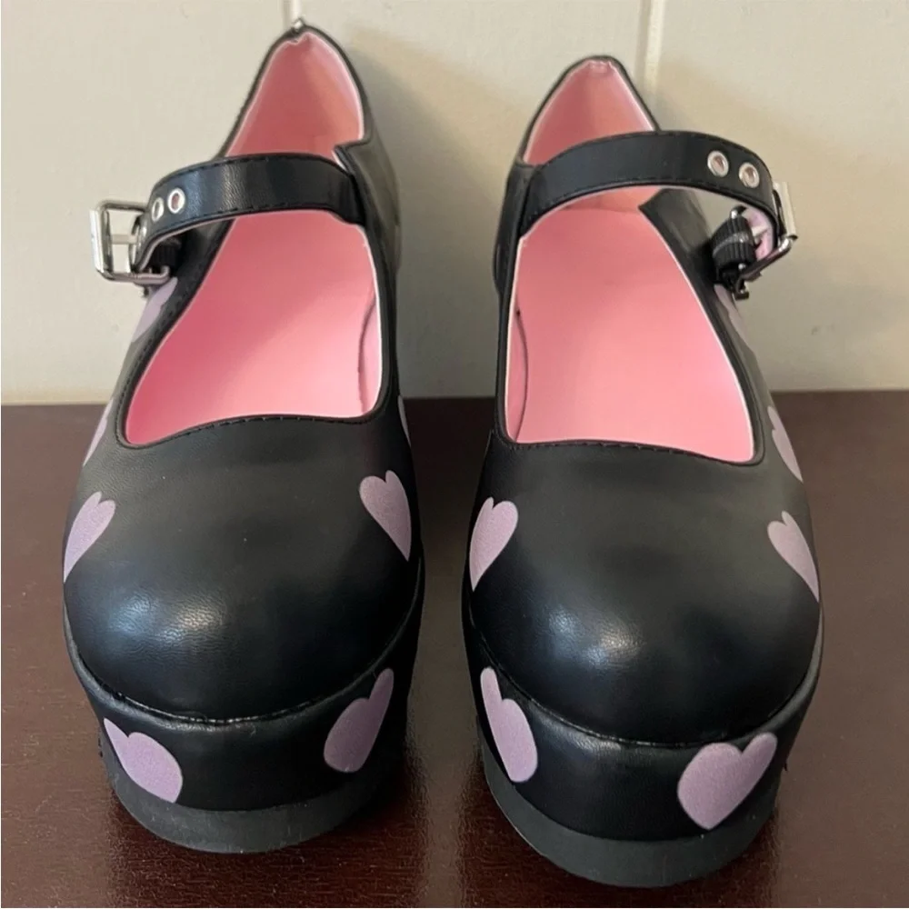 Hot Topic platform mary